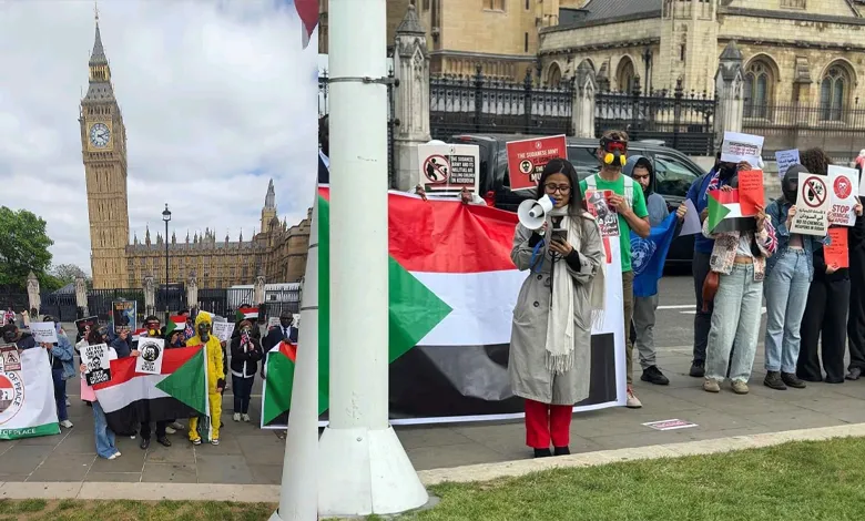 مسيرة غاضبة في قلب لندن تندد بالانتهاكات الكيميائية للجيش في السودان
