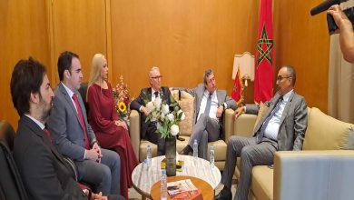 الداخلة المغربية تستقبل وفدا إسبانيًا لبحث آفاق الاستثمار والتنمية