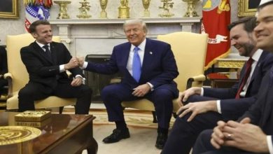 ترامب يسخر من ماكرون بعد الصفعة: لا تنسَ غلق الباب