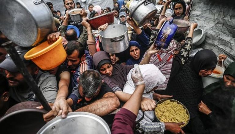 جهات دولية تبحث فصل حماس عن مسار المساعدات الإنسانية لغزة