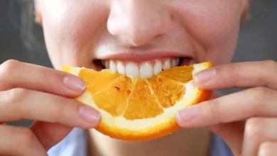 بعد الحمضيات لا تنظف فورًا.. مينا أسنانك في خطر!