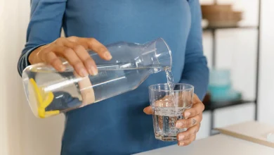 جسمك يطلب الماء: 5 إشارات خطيرة لا تتجاهلها