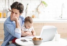 حين يصاب الأب بالاكتئاب بعد الولادة.. كيف يتأثر الرضيع؟