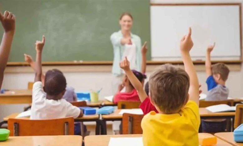 معلمة تواجه اتهامات باستغلال تلميذ قاصر في قضية أخلاقية مثيرة للجدل
