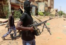 مكاسب حمدوك تتبخر.. السودان يواجه عزلة جديدة بعد قرارات واشنطن