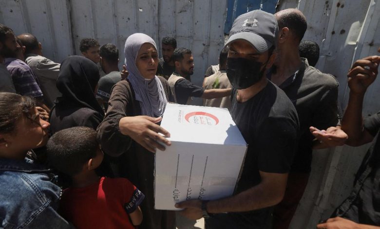 المساعدات في غزة تحت الضغط.. منقذة للحياة أم وقود للصراع؟