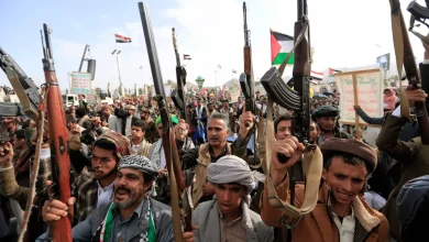 بين العداء العلني والتنسيق الميداني.. الإخوان والحوثيون في معادلة خطرة