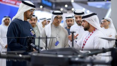  يُدرك المتابع للشأن الاماراتي أن مسيرة النجاح التي بدأت مع الأب المؤسس الراحل الشيخ زايد واستمرت مع الخَلف، لم تأت من فراغ وأنها ثمرة رؤية قيادية طموحة واستراتيجيات واثقة بعيدة المدى ركزت على الداخل وتحولت خلال السنوات القليلة الماضية إلى نموذج ذهب في أهدافه الأوسع من المحلي إلى الدولي وبات محط أنظار العالم كمقاربة وازنة في مقاصدها يمكن البناء عليها تحقيقا للتنمية المستدامة والاستقرار إقليميا ودوليا.