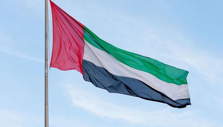 سفين بريزم الإماراتية تُنقذ 22 بحارًا من سفينة هجمتها الحوثيون في البحر الأحمر