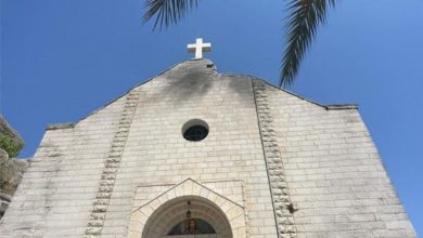 غارات إسرائيلية تودي بحياة 22 فلسطينيًا وتضرب موقعًا دينيًا في غزة