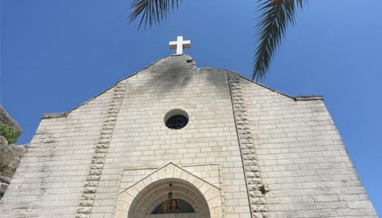 غارات إسرائيلية تودي بحياة 22 فلسطينيًا وتضرب موقعًا دينيًا في غزة