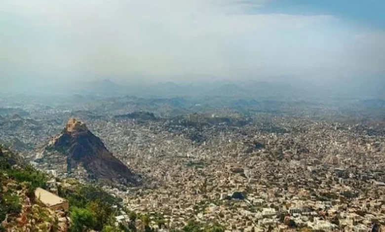 فضيحة جديدة للإخوان في تعز... نقطة عسكرية تبتز المواطنين