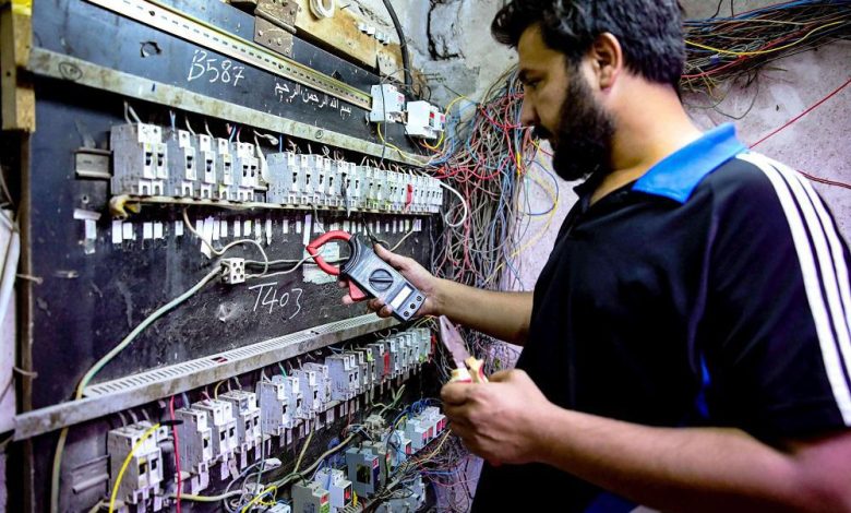 انقطاع كهربائي تام يسلط الضوء على أزمات البنية التحتية في العراق