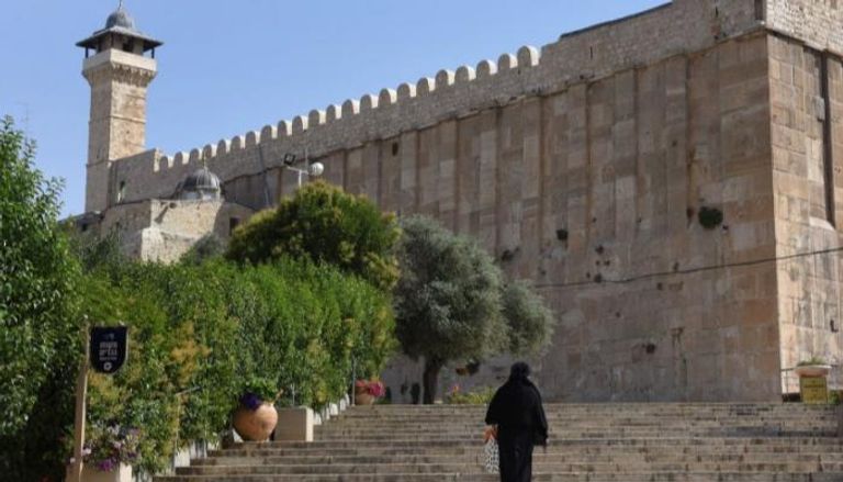 بين التقسيم والوصاية.. إسرائيل تدرس فصل الخليل وإدارة عشائرية بديلاً عن السلطة
