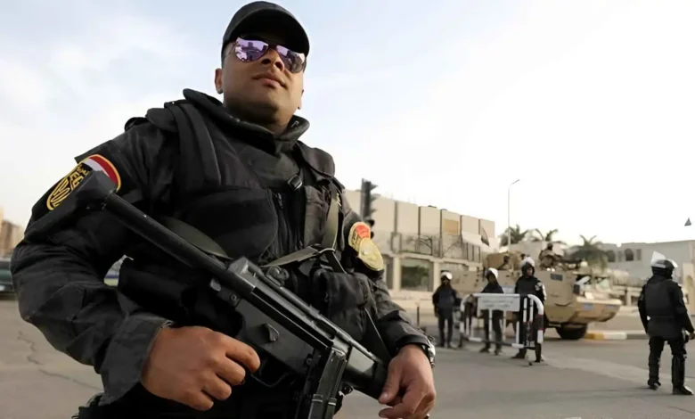 21 طعنة تنهي حياة أم على يد نجلها في جريمة صادمة بالبحر الأحمر
