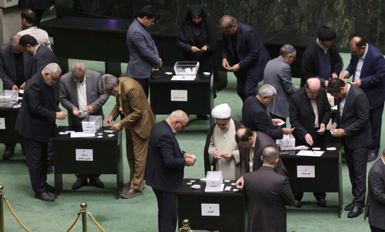 إيران.. أصوات برلمانية تدعو لإعادة النظر في العقيدة النووية