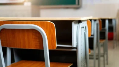 بدل التعليم.. مديرة مدرسة تطلب من تلاميذها تدليك ساقيها (فيديو)