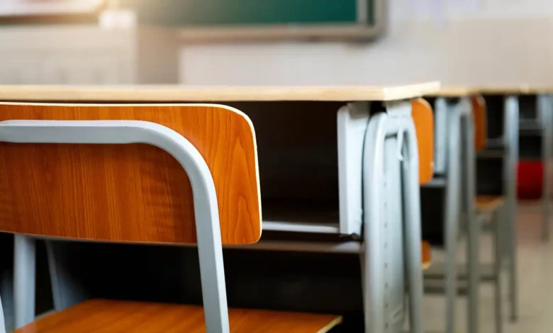 بدل التعليم.. مديرة مدرسة تطلب من تلاميذها تدليك ساقيها (فيديو)