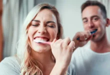 ليست عادات بسيطة.. 3 أخطاء شائعة تضعف صحة فمك