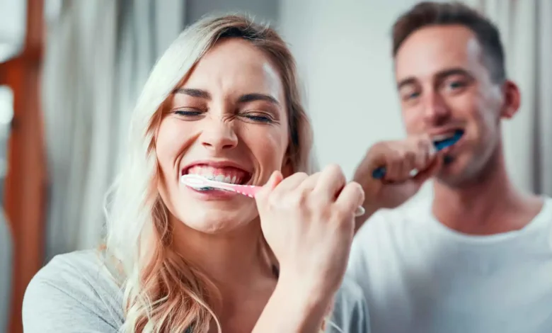 ليست عادات بسيطة.. 3 أخطاء شائعة تضعف صحة فمك