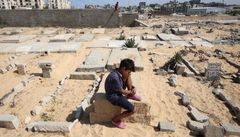 من البيوت المهدّمة إلى المقابر.. مأساة نزوح جديدة في غزة