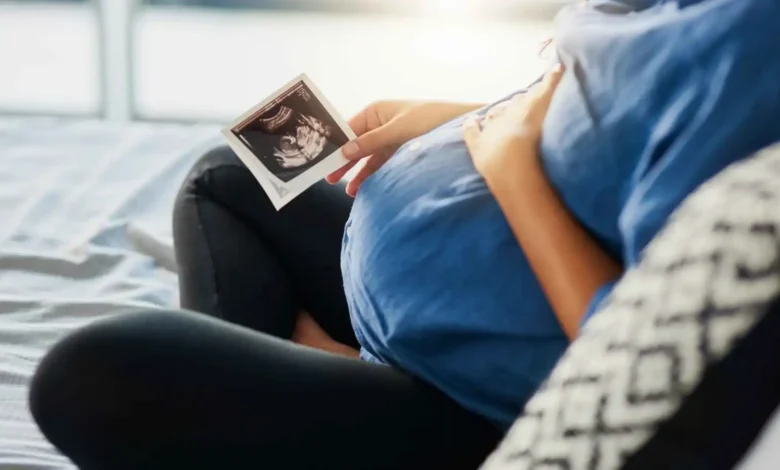 من رحم الأم إلى حياة البالغين.. كيف يؤثر ضغط الحمل على القلق؟