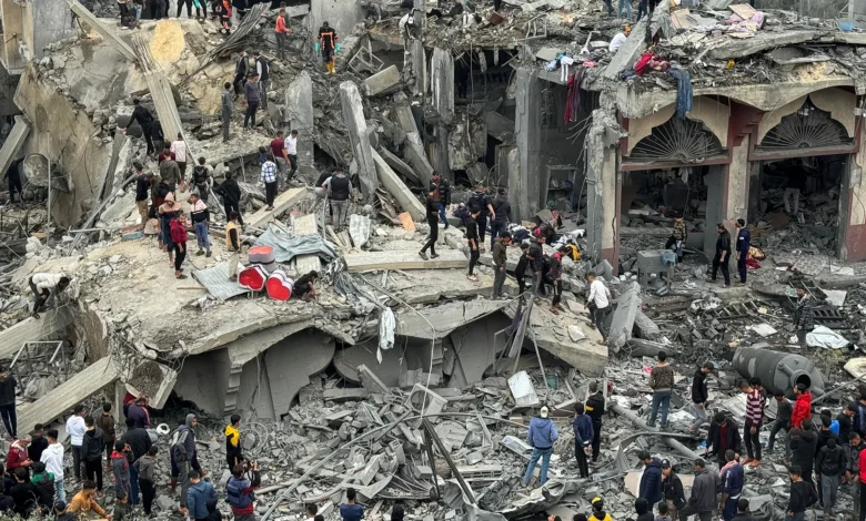 الهدنة الهشة في غزة تواجه معركة توازن بين الإرادة الفلسطينية والتدخل الدولي