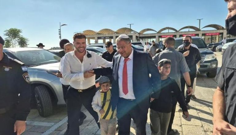 تصعيد خطير في توقيت حساس.. بن غفير يقتحم الأقصى وسط مفاوضات غزة