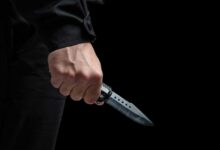 خلاف زوجي يتحول إلى مأساة.. شابة عراقية تتعرض للطعن وزوجها في قبضة الشرطة
