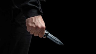 خلاف زوجي يتحول إلى مأساة.. شابة عراقية تتعرض للطعن وزوجها في قبضة الشرطة