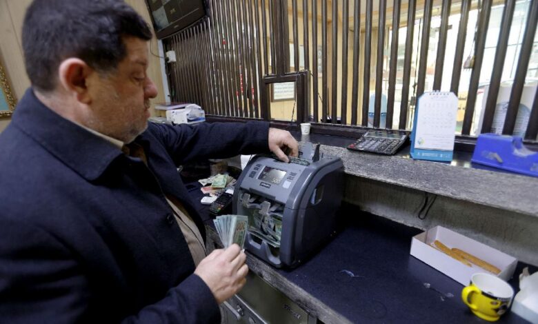 هشاشة القطاع المصرفي والعقوبات تدفع إيران نحو انهيار مالي جديد
