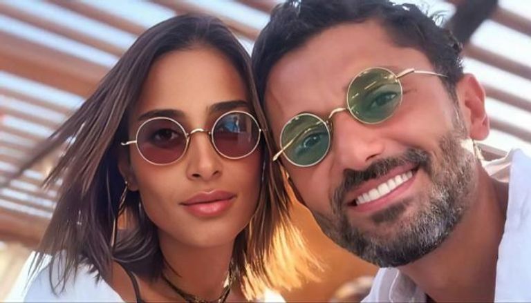 أنباء تؤكد طلاق كريم محمود عبد العزيز وزوجته.. والفنان يلتزم الصمت