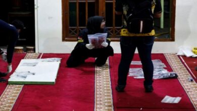إندونيسيا تشهد تفجيرات في مسجد.. السلطات ترجح الهجوم المتعمد