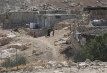 الاحتلال يخنق الحياة في أم الخير.. هدم وقطع للمياه والكهرباء