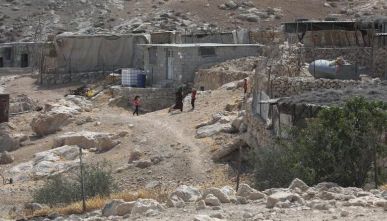 الاحتلال يخنق الحياة في أم الخير.. هدم وقطع للمياه والكهرباء