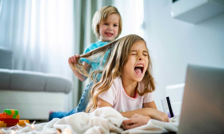 العدوانية عند الأطفال.. متى تحتاج للتدخل؟