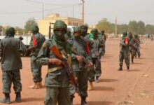 باماكو بين التفاؤل والتهديد: معركة كسر حصار القاعدة مستمرة