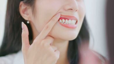 تحذير طبي جديد.. التهابات اللثة مرتبطة بتدهور أنسجة الدماغ