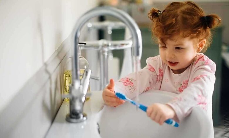 تحذيرات طبية: الفلورايد ليس آمنًا دائمًا للأطفال الصغار