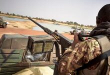 تمدد الجماعات المسلحة يضع مالي في اختبار صعب للوحدة الوطنية