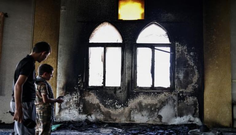 توتر خطير بالضفة.. قتلى فلسطينيون ومسجد يلتهمه الحريق