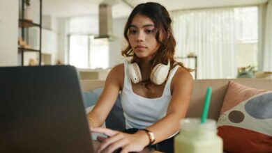 جيل زد في مواجهة الغلاء: مصادر دخل متعددة بدلًا من وظيفة واحدة