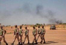 خبراء: تكتيكات القاعدة في مالي تدفع المدنيين إلى خيارات قاسية