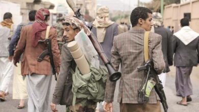 سلام على الورق.. الحوثي يناور لالتقاط الأنفاس ويواصل التصعيد على الأرض