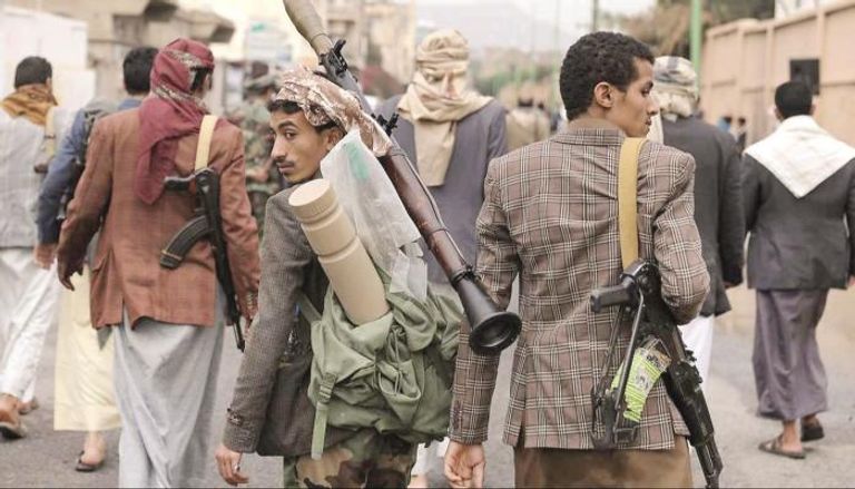 سلام على الورق.. الحوثي يناور لالتقاط الأنفاس ويواصل التصعيد على الأرض