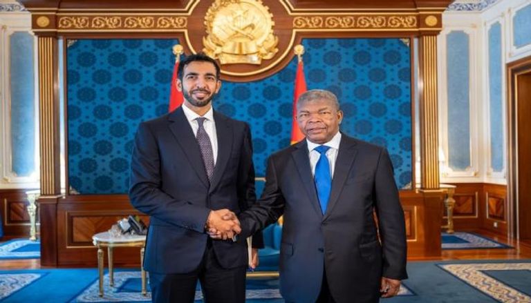 شخبوط بن نهيان ورئيس أنغولا يبحثان تعزيز التعاون الثنائي ومستجدات الأزمة السودانية