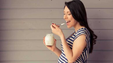 صادم لعشّاق اللبن.. فوائده للعظام أقل مما نتصور