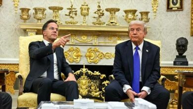 من العطايا إلى العبارات المعسولة.. منهج كامل للتأثير على ترامب وراء الستار