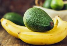 هل يثير الموز والأفوكادو الصداع النصفي؟ إليك ما يجب فعله
