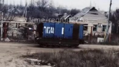 أوكرانيا تراقب تكتيكا جديدا: دبابات روسية مخفية بحاويات شحن